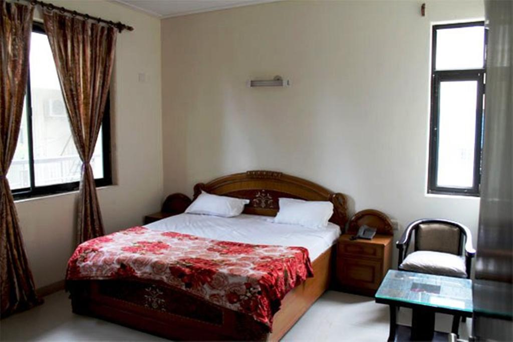 Bed & Breakfast Azhan Residency *